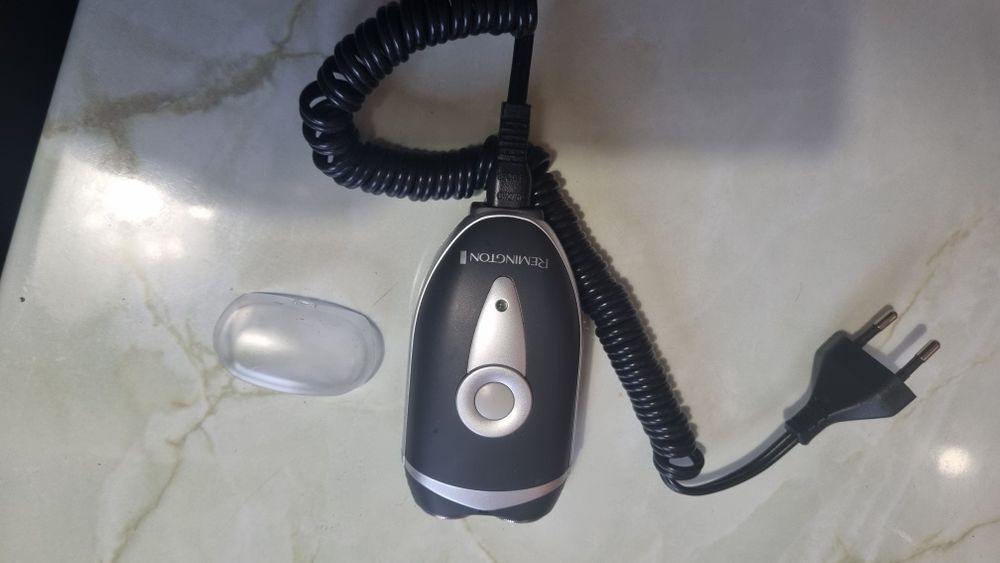 Vand aparat de ras electric Remington