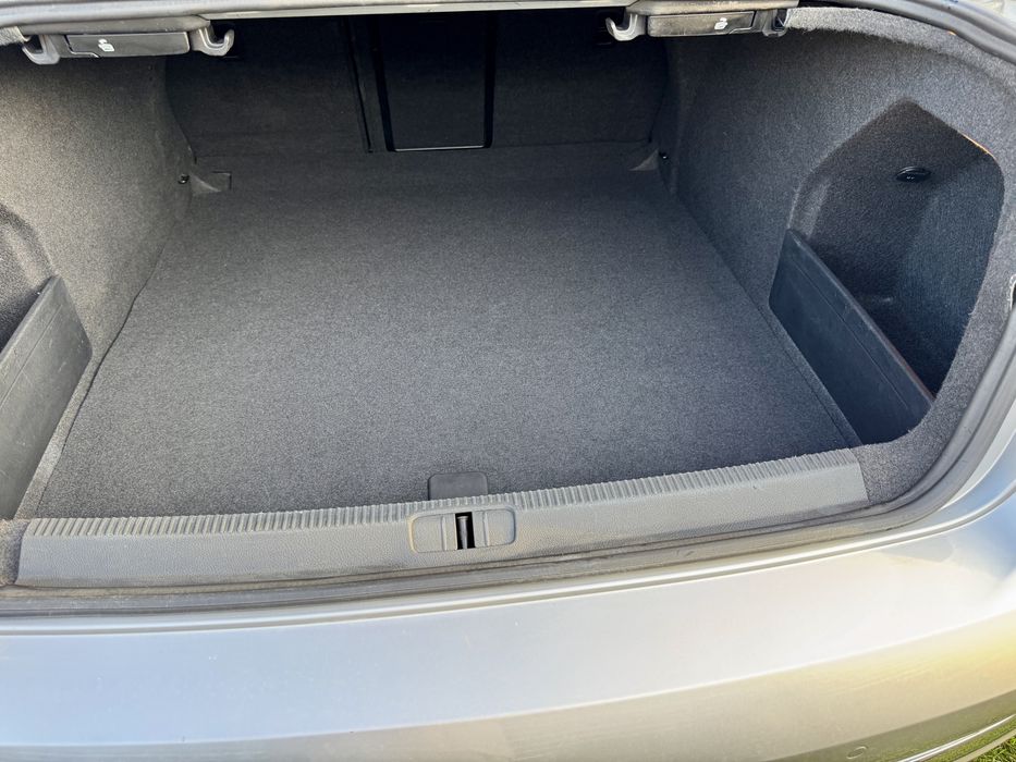 Passat B7 1.8 TSI 2011 pe benzina de 160 cp AUTOMATA berlina / limusina