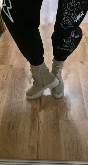 Ghete Benvenuti bej din piele intoarsa, pentru femei, marimea 38