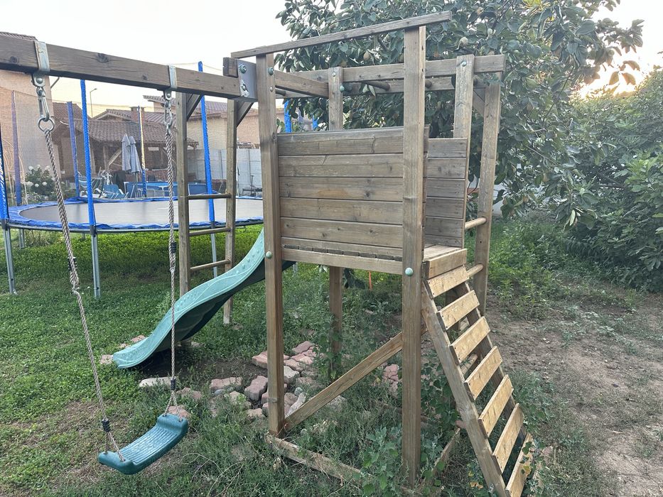 Vand loc de joaca