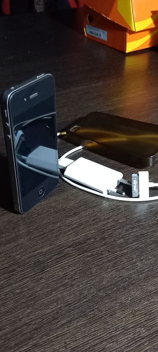 Продам легендарный IPhone 4g