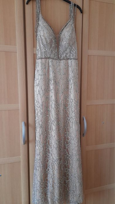 Продавам чисто нова бална рокля!