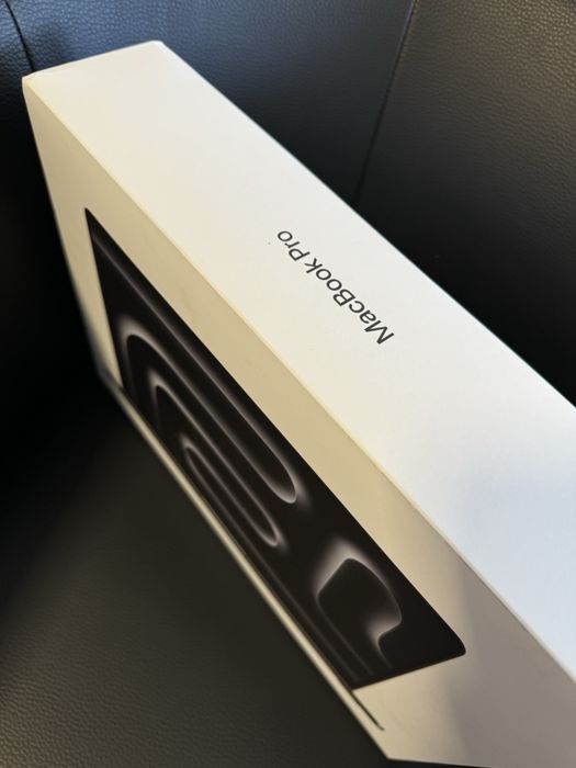 MacBook Pro 14-inch / M3 Max chip / 36 GB - RAM/ 1 TB -1024 GB /Nou