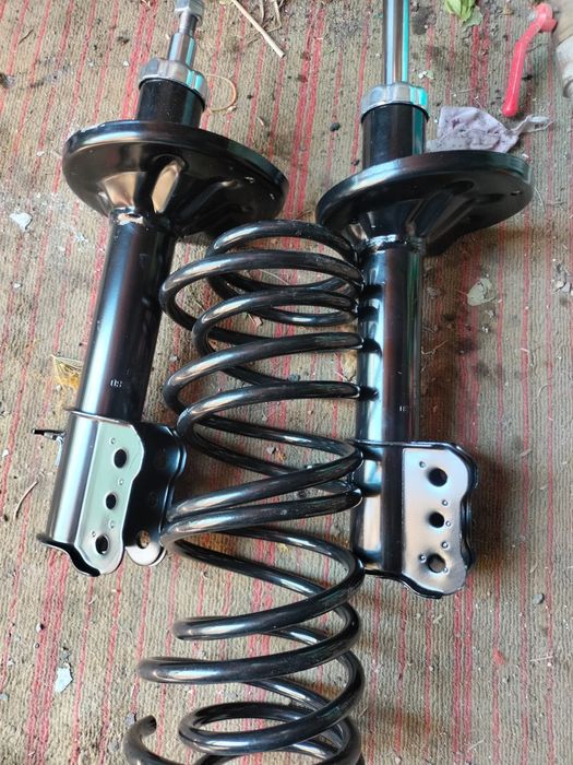 Мазда Кронос (626)
Амортизаторы задние новые пара с пружинами 
Цена 25