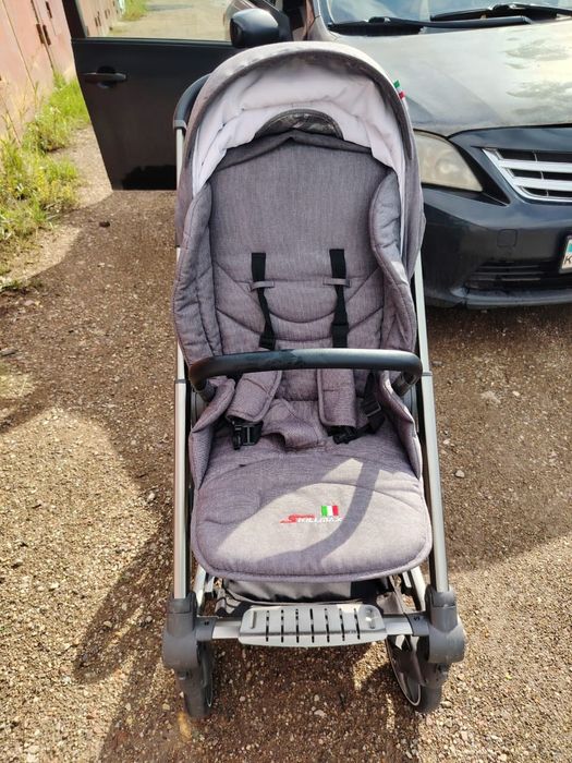 Продам коляску три водном имеется люлька