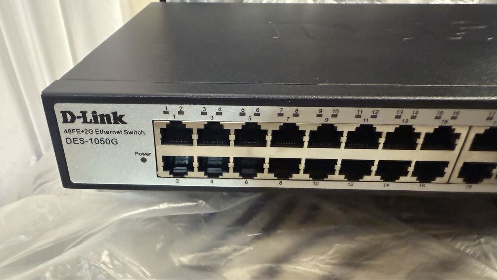 Продам сетевой коммутатор 48портовый D link