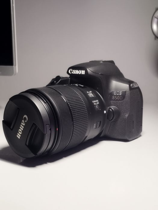 Canon EOS 850D / Rebel T8I + Canon EFS 18-135  IS USM