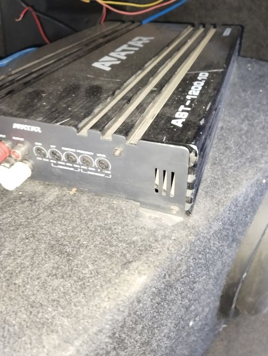 Продам сабвуфер с усилком