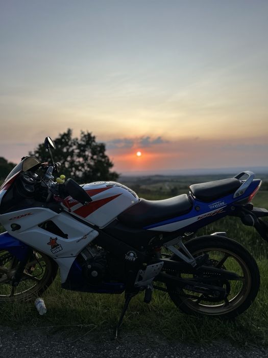 Honda cbr 125. r