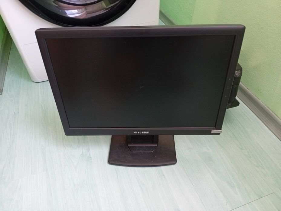 Монитор за компютър 19",екран с кутия