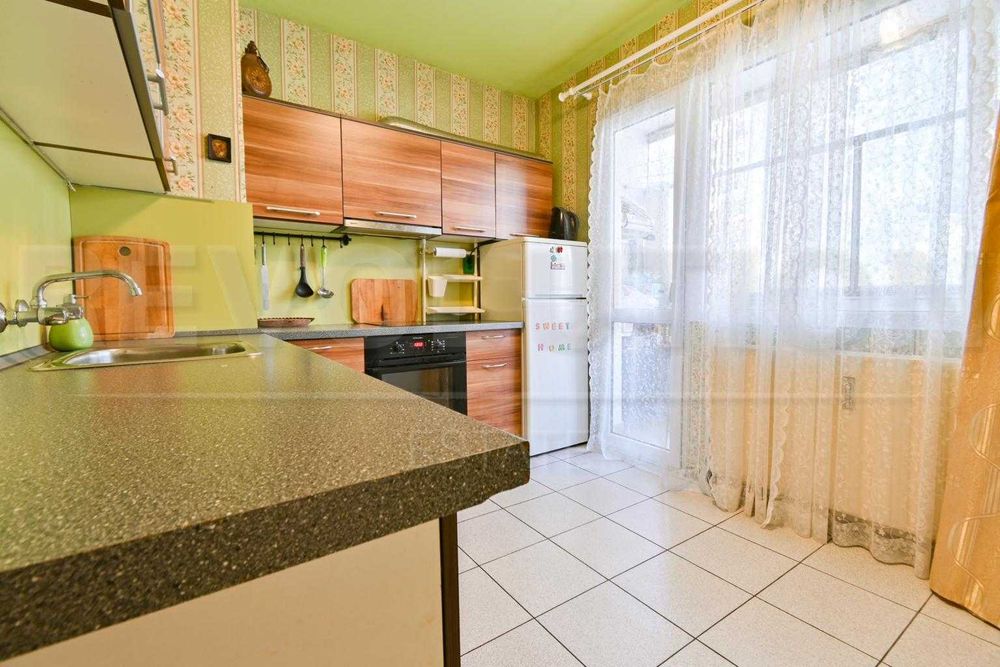 Продава се Тристаен апартамент в София, Надежда 1 - 84 кв.м за 2203 €/кв.м - Снимка #2