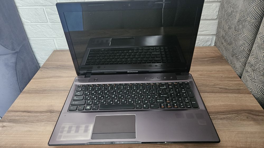 Ноутбук LENOVO подам