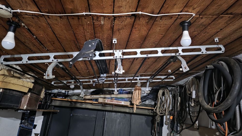 Продам багажник, в подарок козырек.