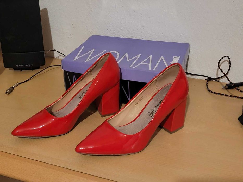 Дамски елегантни обувки с ток TendenZ 37 номер червен лак