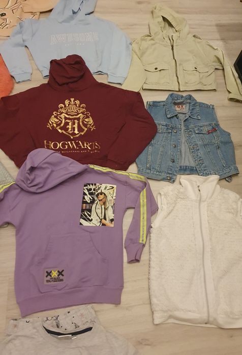 Lot haine fetiță 8-10 ani + 8 CD cadou