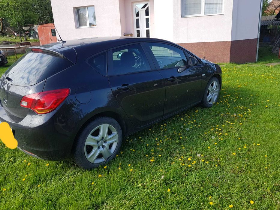 Opel Astra J 2012