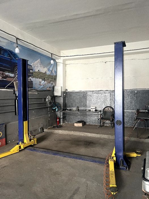 В автосервисе сдаются подьемники и бокс