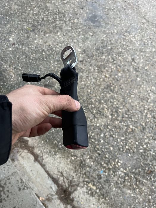 Задна закопчалка за колан от Toyota yaris 2016г.