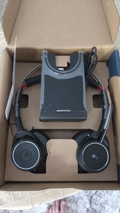 Слушалки Plantronics Voyager Focus UC нови