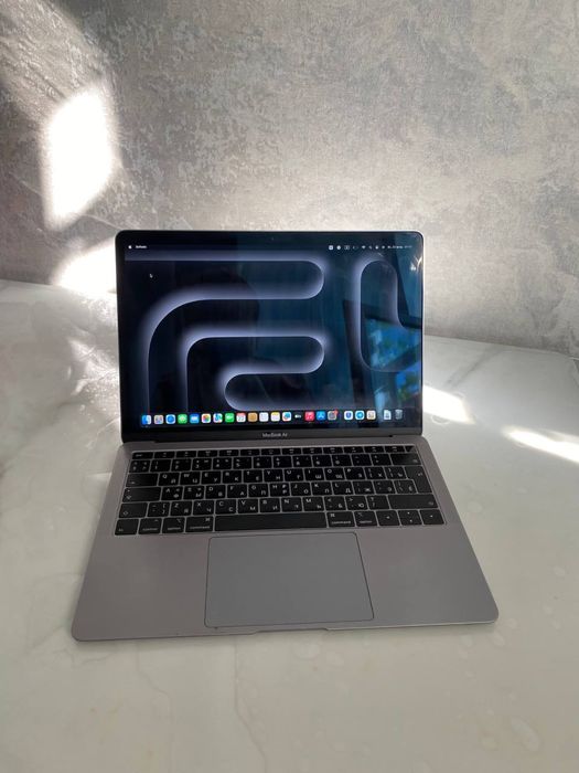 Macbook air sotiladi