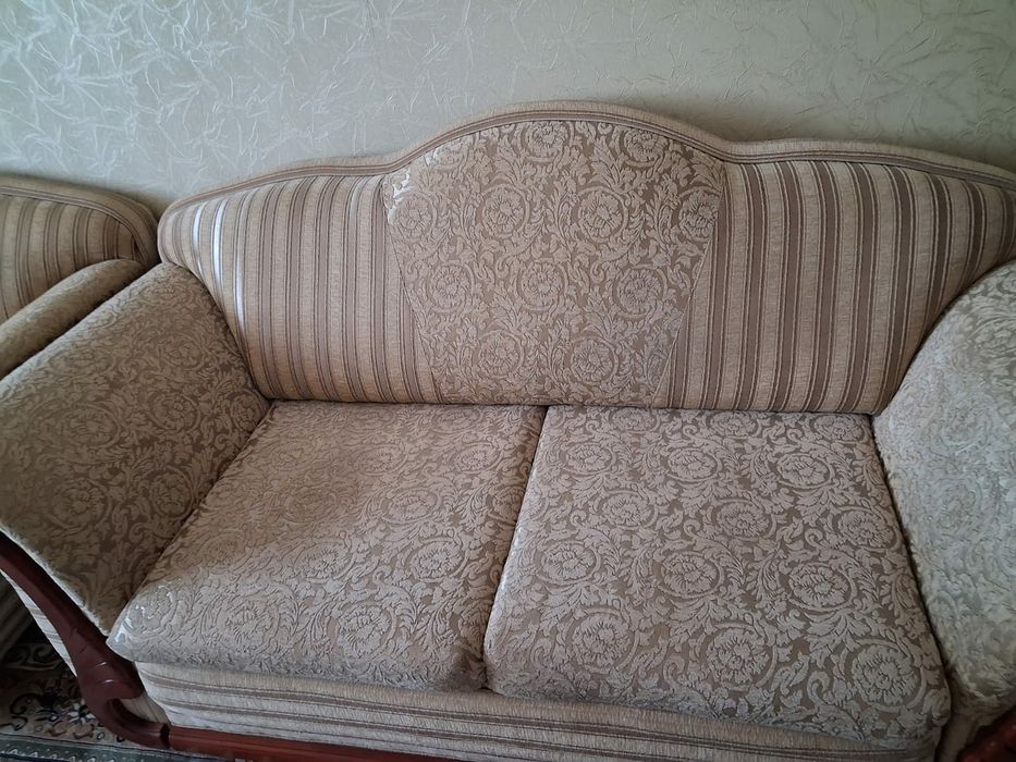 Продам диваны в гостиную.