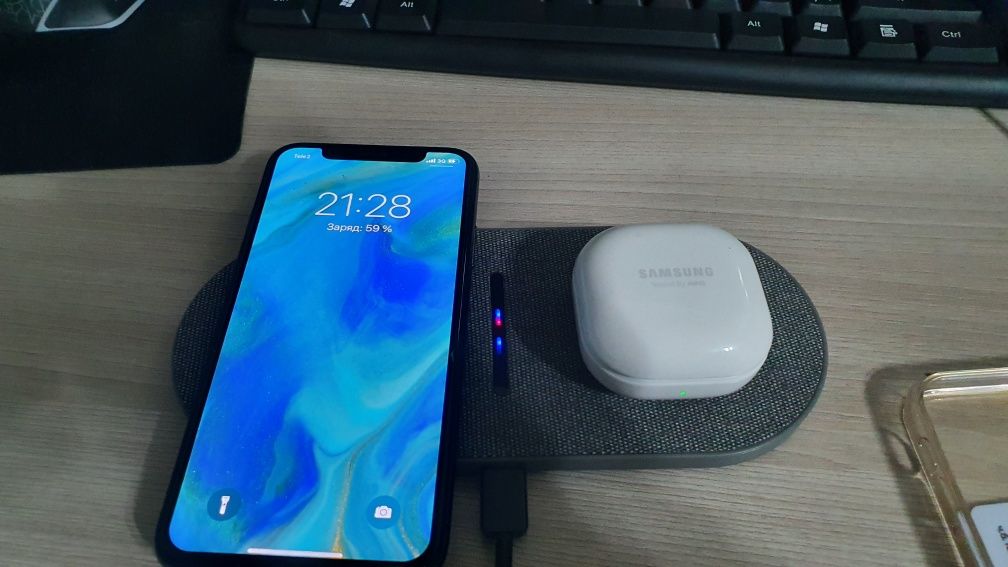 Беспроводная зарядка galaxy buds. Беспроводное зарядное устройство tempo 5 в 1 15 ватт. Беспроводная зарядка Сбер 5 в 1 15 ватт.