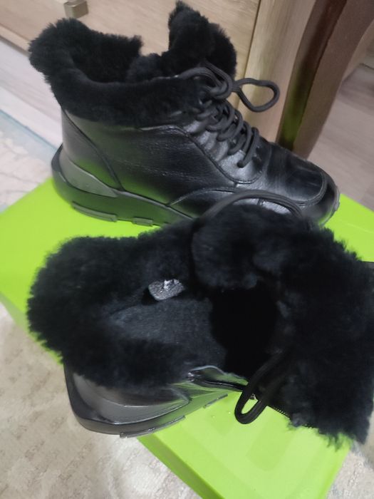 продам кроссовки зимние