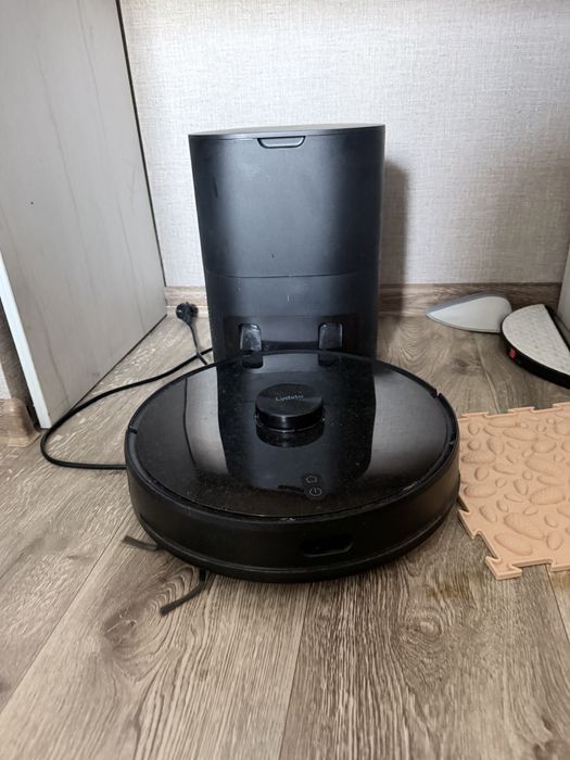 Продам робот-пылесос Lydsto с базой самоочистки 60000