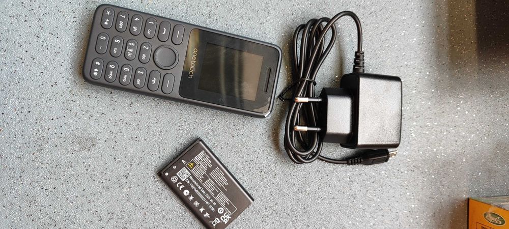 Телефон TCL Onetouch 4041 4G