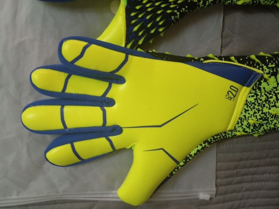 Предатор перчатки М-L размера новые