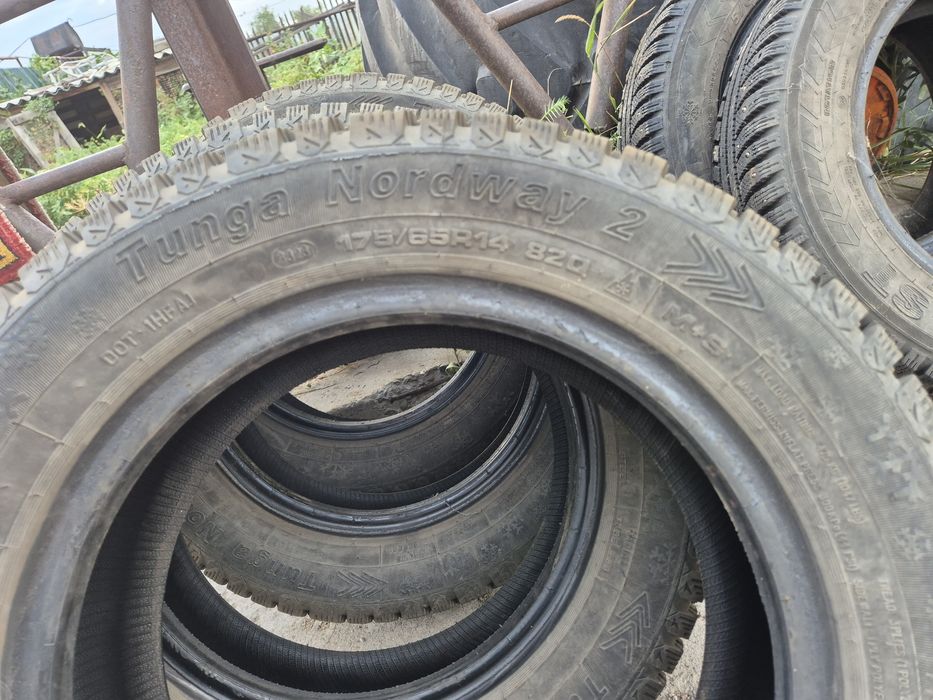 Продам зимний шины 175/65R14
