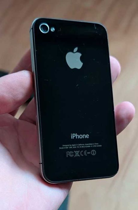 iPhone 4s – Alb/Negru – De Colecție – Fără Cont iCloud