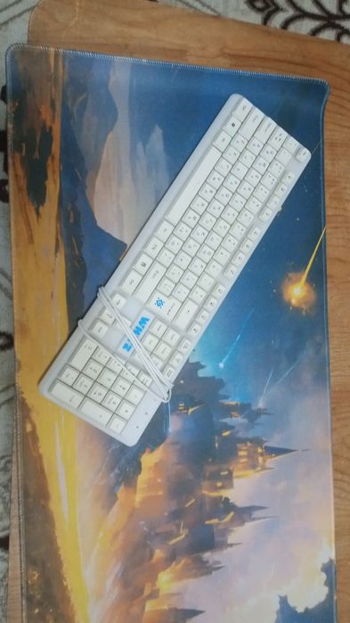 Клавиатура белая