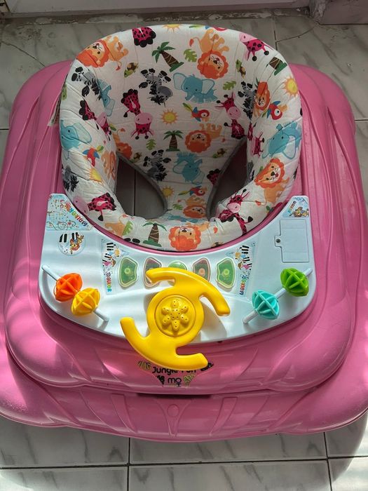 Продавам бебешка проходилка Jungle Fun – розова.