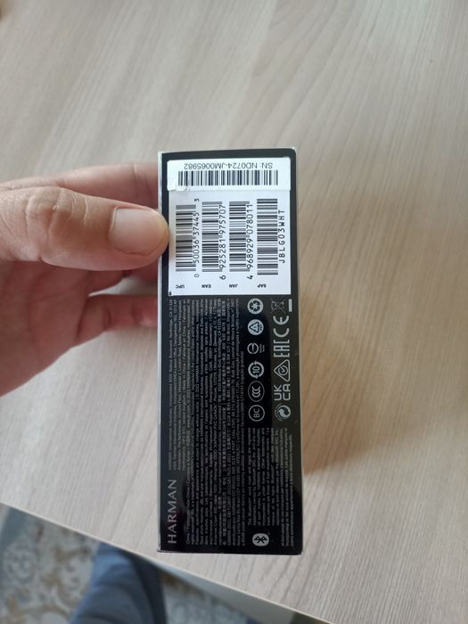 Продам новую колонку JBL go3 цвет белый