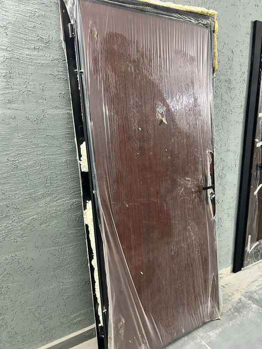 Продам дверь от застройщика