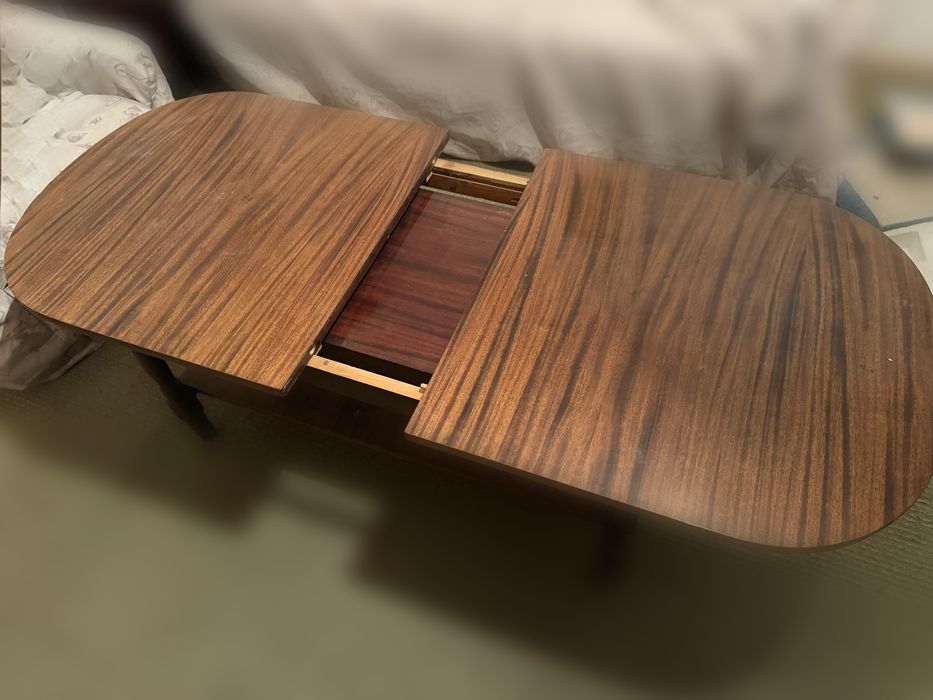 Разтегателна  маса, бюро, единични легла 2бр., секция, кухненски диван