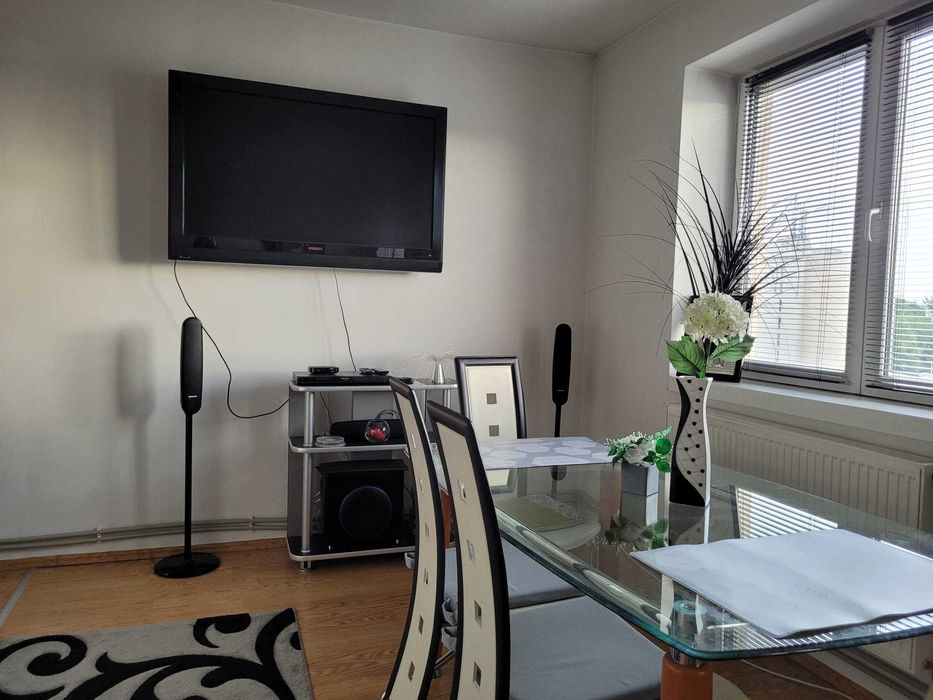 Apartament 3 camere decomandat, ultracentral Caracal, 85 mp, centrală proprie, curte privată, parcare acoperită - Proprietar