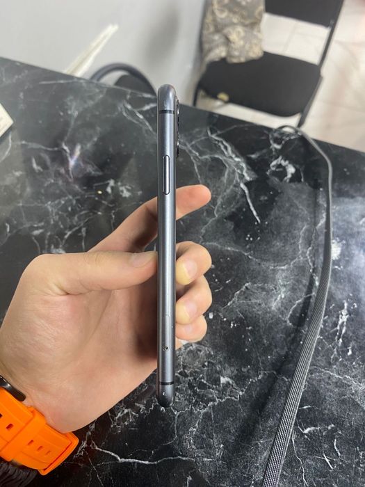 Продам iphone 11 64gb