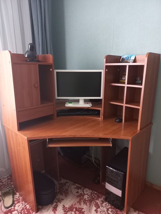 Стол компьютерный