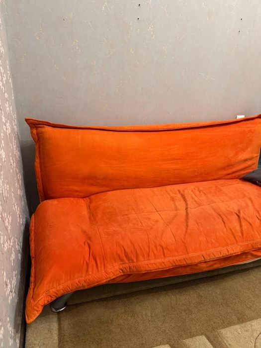 Продам диван с двумя креслами