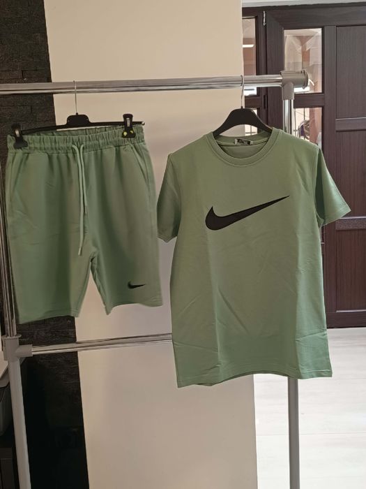 Compleu barbati Nike verde