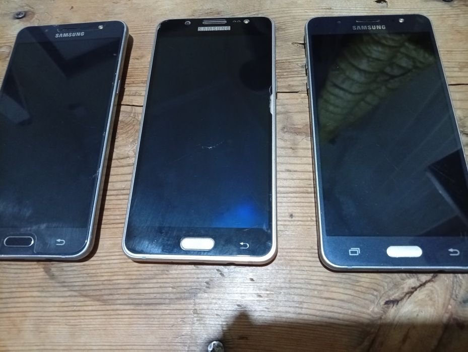 Продам 3 телефона Samsung  J5