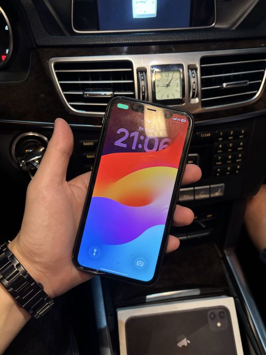 Продам iPhone 11 64GB