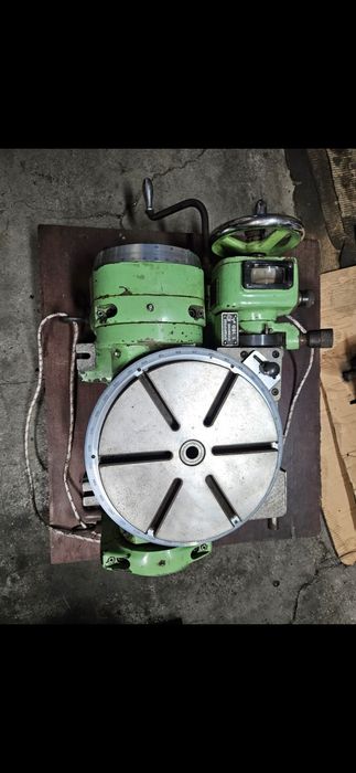 Делителни маси, три броя