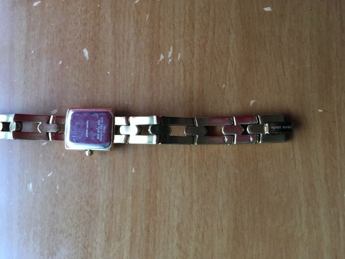 Златист часовник Pierre Cardin