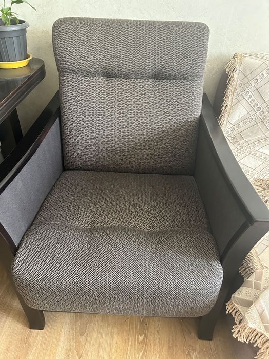 Диван с двумя  креслами