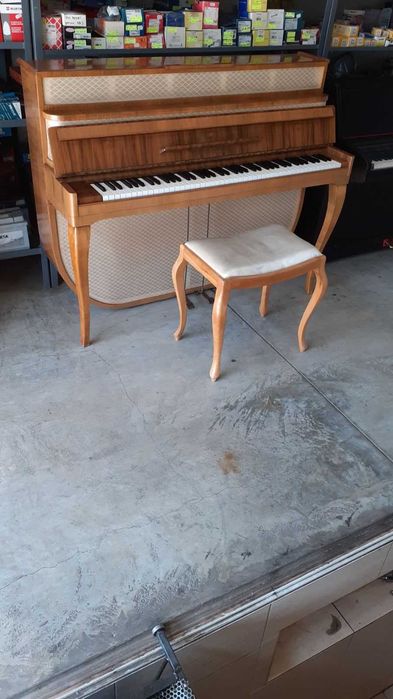 акустично пиано Grotrian-Steinveg