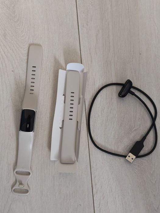 Fitbit charge 6  fitness tracker