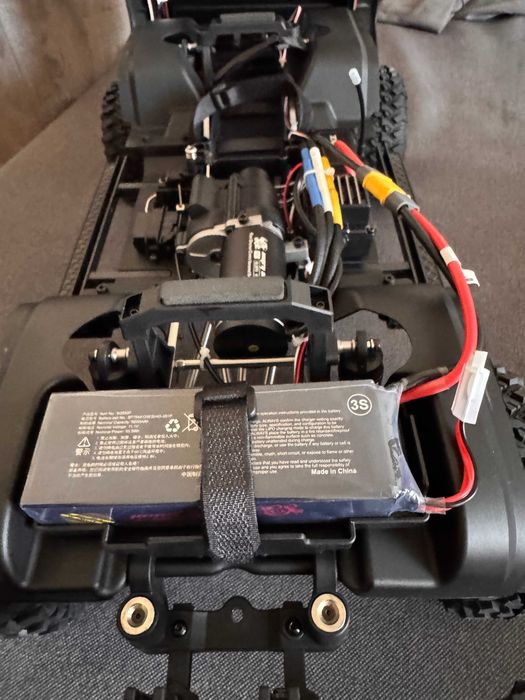 Продавам RC ALLROCK Defender H8H Crawler 1/8